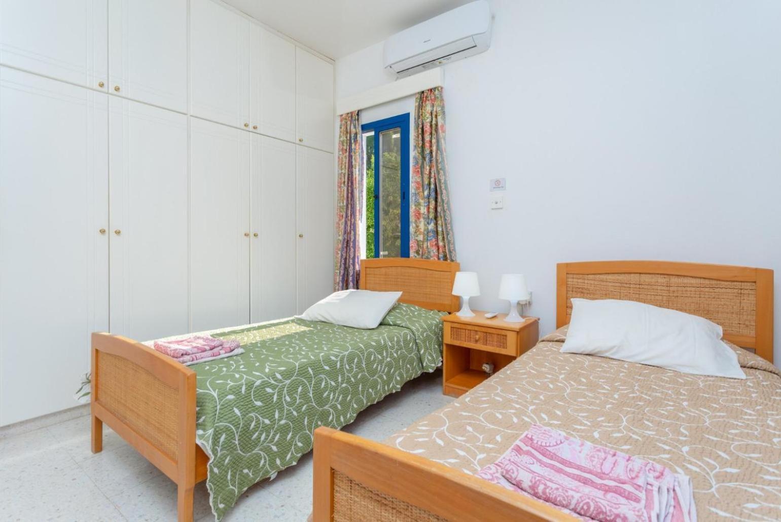 Villa Charoula Thio *